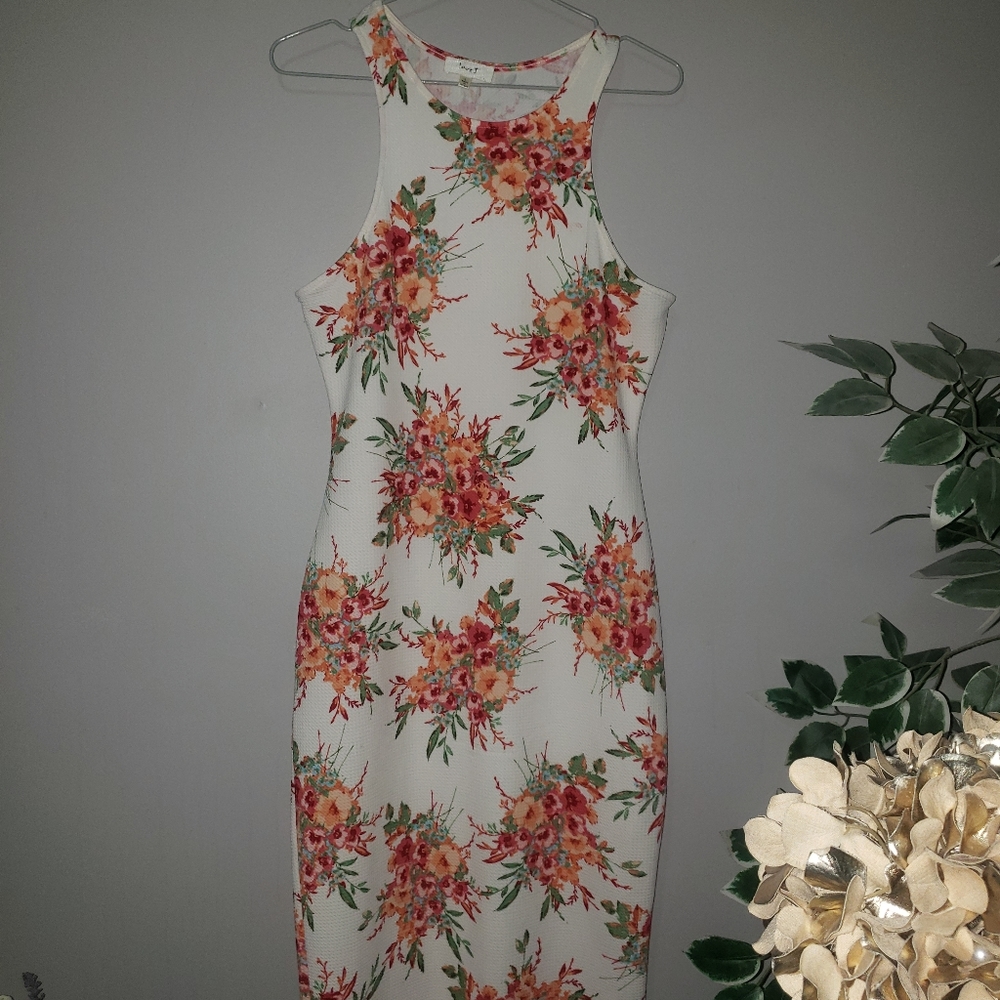 Dress - Picture 6 of 6